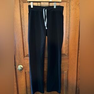 Figs Livingston Like New